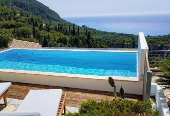 White Villas Lefkada has Balcony rooms