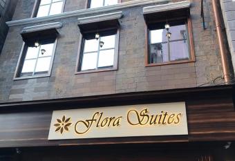 Hotel Flora Suites - Fort allows 18 year olds to book a room