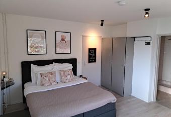 Stad & Strand Studio has Balcony rooms