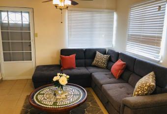 Lovely 2BR Apt with Jacuzzi, FREE Parking and Laundry has rooms with a private hot tub