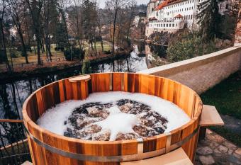 Ultra premium apartments has rooms with a private hot tub