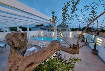 Elite Luxury Residence allows 18 year olds to book a room