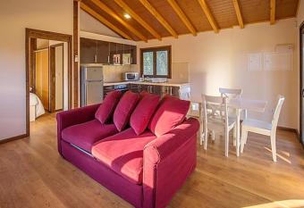 One bedroom chalet with shared pool balcony and wifi at Branca Albergaria a Velha has Balcony rooms