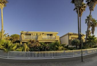 R  sidence Rivazur has Balcony rooms