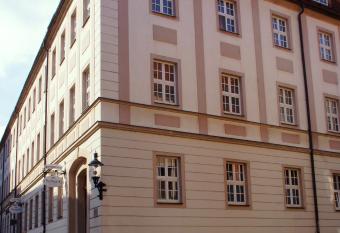 Hotel Am Obermarkt allows 18 year olds to book a room