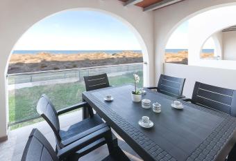 La Mar de Olas has Balcony rooms