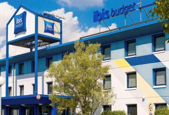 ibis budget Berlin Airport Sch  nefeld allows 18 year olds to book a room