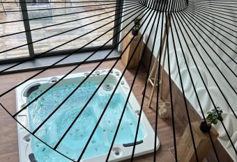 Wellness Loft Huy allows 18 year olds to book a room