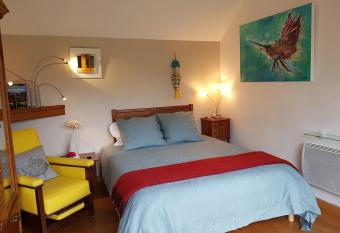 GIVERNY COTTAGE has Balcony rooms