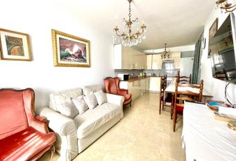 Cosy Apartment with Rooftop Terrace and Wifi allows 18 year olds to book a room