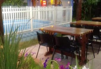 POUSADA LOS AMIGOS CAMPECHE allows 18 year olds to book a room