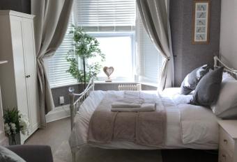 Lovely studios in centre allows 18 year olds to book a room