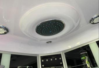 Low price clean linen and free stuff No. 2 has Balcony rooms