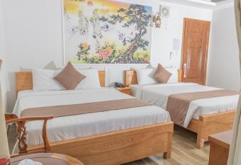 Hopapa Hotel allows 18 year olds to book a room