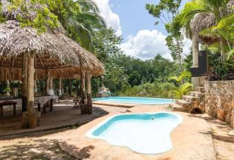 Caba  as en La Selva Maya has Balcony rooms