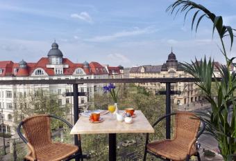 Come Inn Berlin Kurf  rstendamm allows 18 year olds to book a room