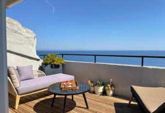 A CASA DIVINA au coeur de la Citadelle allows 18 year olds to book a room