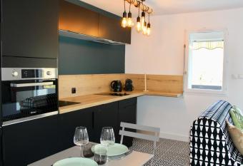 LE TAMARINA P2 avec parking - piscine proche plage allows 18 year olds to book a room