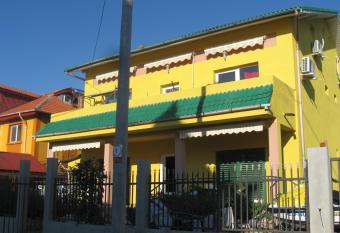 casa andrei m has Balcony rooms