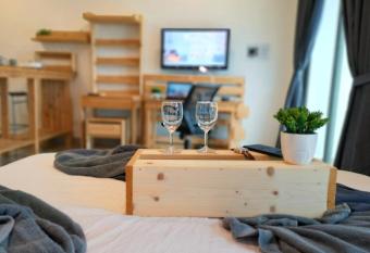 CyberSquare by BeeStay Management has Balcony rooms