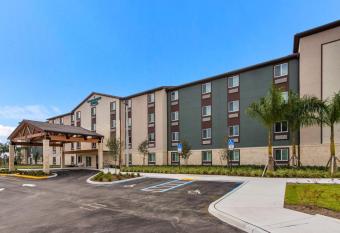 WoodSpring Suites Tamarac allows 18 year olds to book a room