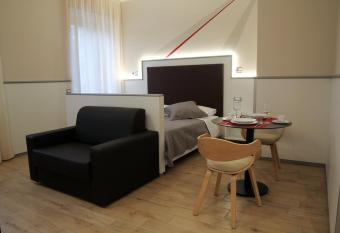 Monolocale di Via Mameli allows 18 year olds to book a room