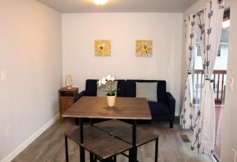 Rainier Guesthouse (Walk to Metro) has Balcony rooms