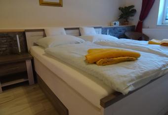 Pension & G  stehaus Paffrath has Balcony rooms