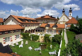 Residenz Heinz Winkler allows 18 year olds to book a room