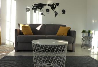 LE 31 allows 18 year olds to book a room