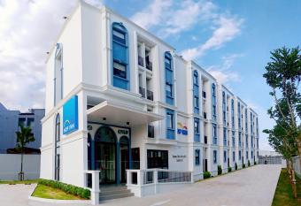 Hop Inn Phuket Old Town allows 18 year olds to book a room