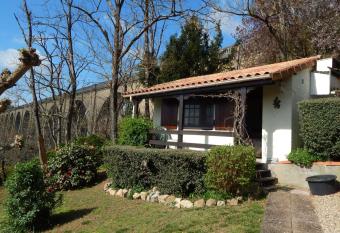 The Petite Chalet Chambre d h  tes has Balcony rooms