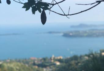 La casa di Andrea allows 18 year olds to book a room