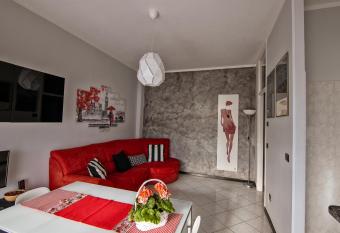 Appartamento nel cuore di Arona has Balcony rooms