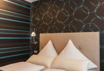 Belle Blue Zentrum allows 18 year olds to book a room