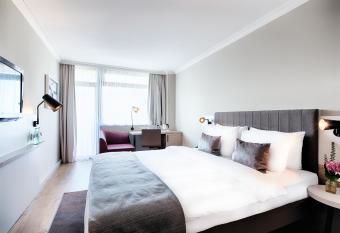 Crowne Plaza Frankfurt Congress Hotel, an IHG Hotel has Balcony rooms