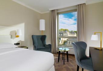 Sheraton Offenbach Hotel allows 18 year olds to book a room