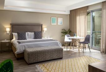 WINK Aparthotel Foreshore has Balcony rooms