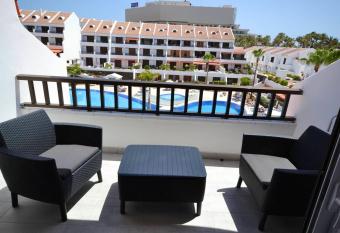 One bedroom appartement at Playa de la Americas 200 m away from the beach with sea view balcony and wifi has Balcony rooms