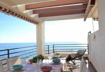 JaimeSuite   tico Vistas al mar allows 18 year olds to book a room