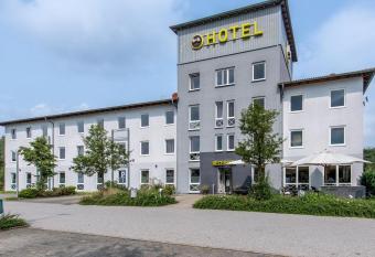 B&B Hotel Schweinfurt-S  d allows 18 year olds to book a room