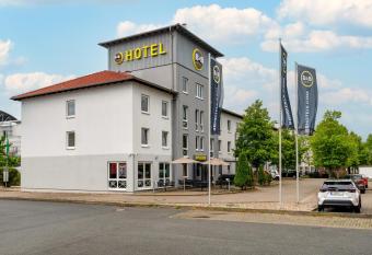B&B Hotel Hannover-Lahe allows 18 year olds to book a room
