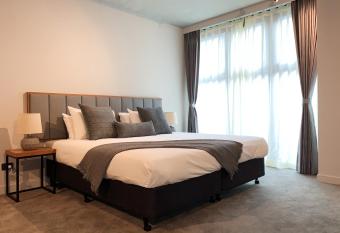 City Edge South Melbourne Apartment Hotel allows 18 year olds to book a room