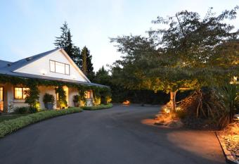 Olive Rabbit - Boutique Bed & Breakfast has Balcony rooms