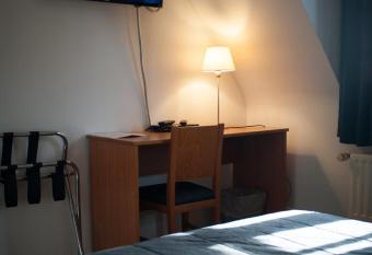 JFK Hotel Zelzate - Gent allows 18 year olds to book a room