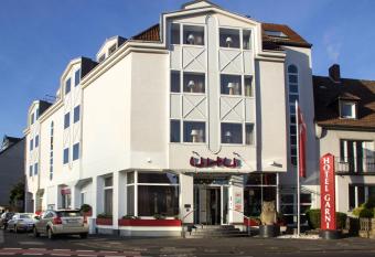 Hotel Uhu Garni - Superior allows 18 year olds to book a room