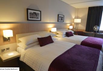 Lancaster Hotel allows 18 year olds to book a room