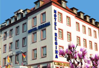 Hotel Regina allows 18 year olds to book a room