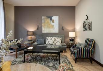 DE LA GUARDIA SUITE 2 has Balcony rooms