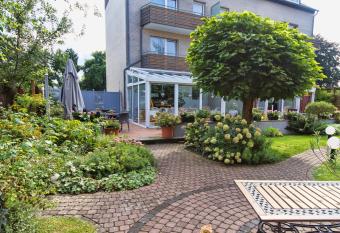 Airport Hotel Karsten has Balcony rooms